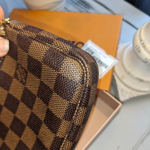 Rare Louis Vuitton Limited Edition Christmas Pouchette - Picture 2 of 8